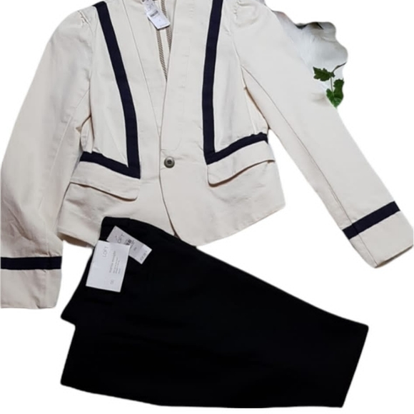 LOFT Jackets & Blazers - NWT LOFT ANN  TAYLOR BLAZER  SIZE 2
